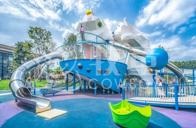 How to design the outdoor recreation space specifically for children?