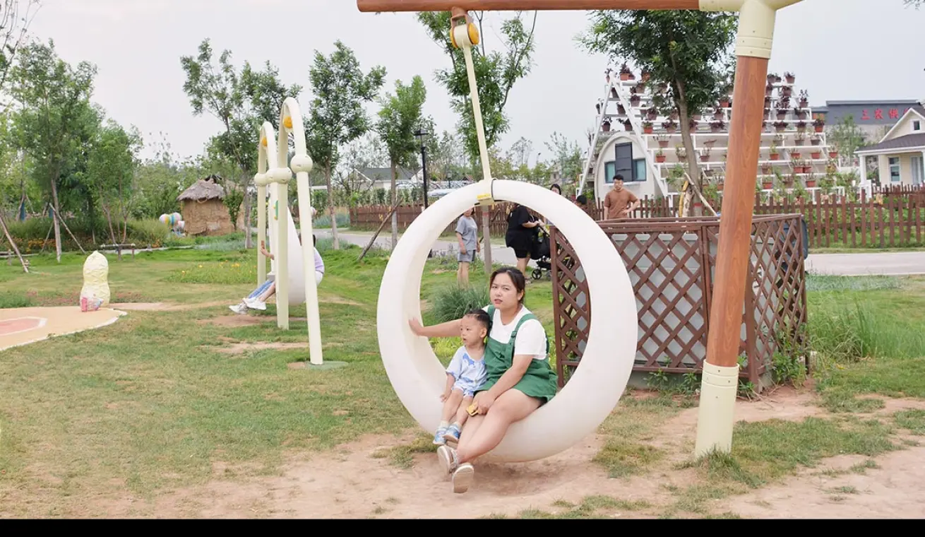 360 Degree Moon Single Swing For Outdoor Playground