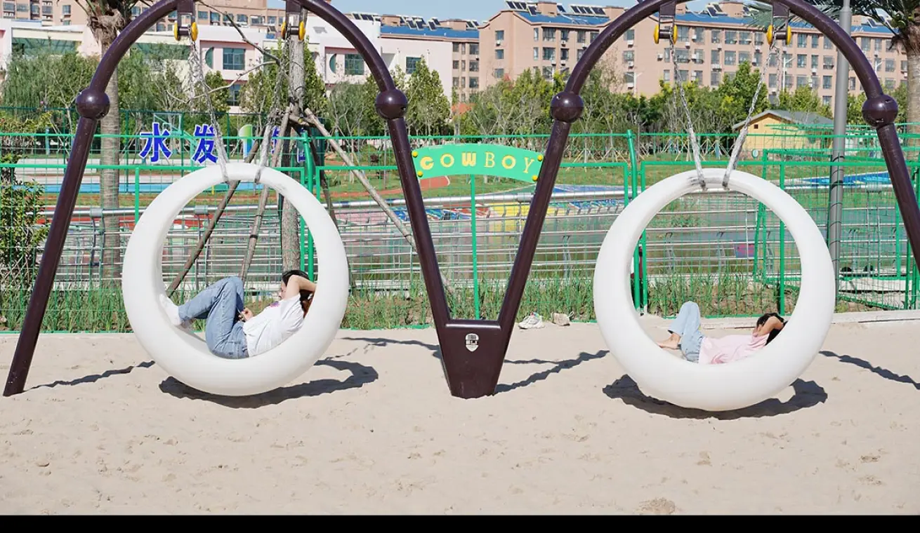 Two People 360 Degree Moon Swing