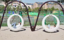 Two People 360 Degree Moon Swing