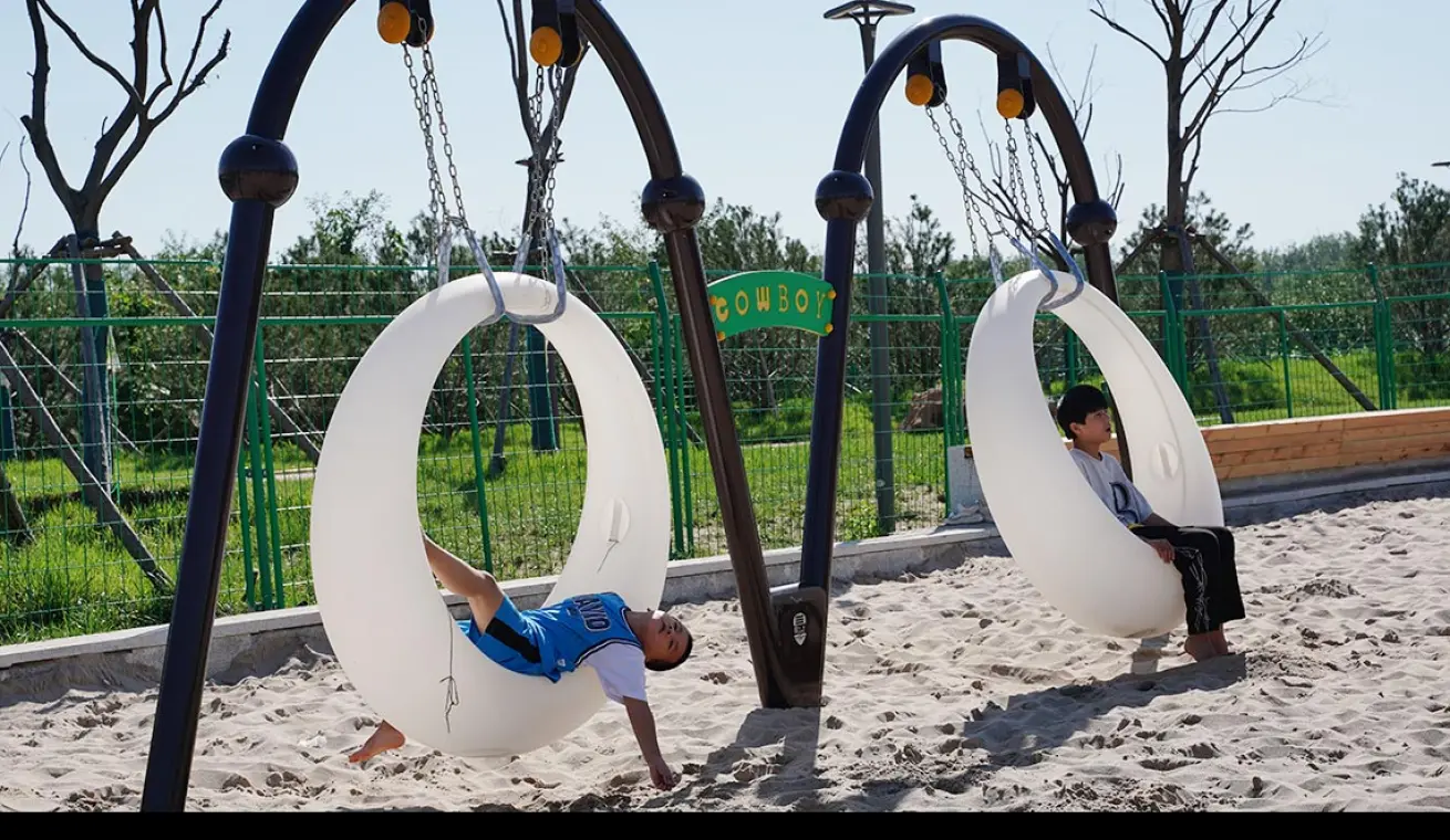 Two People 360 Degree Moon Swing