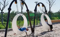 Two People 360 Degree Moon Swing