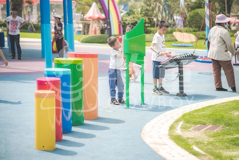 How to design the outdoor recreation space specifically for children?