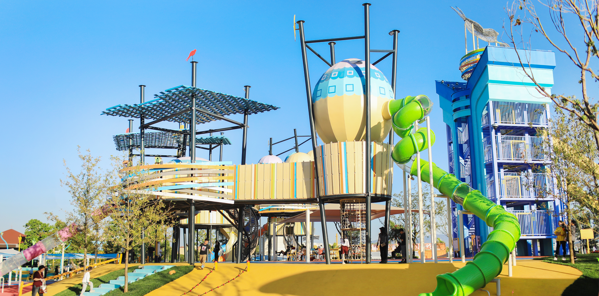 The customized outdoor playground landscape can be designed into different theme according to the customized requirements of integrating into the local culture, diverse IP images and incorporating client's creative ideas.