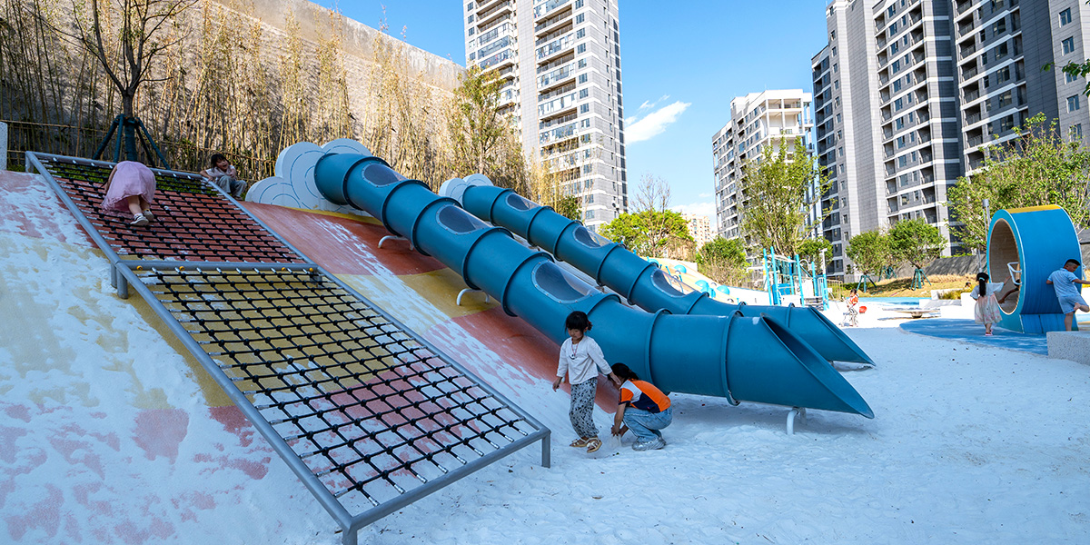 commercial playground equipment supplier