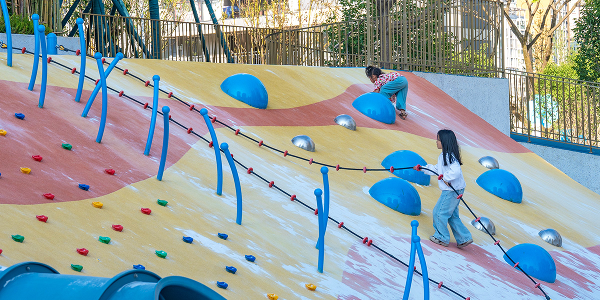 commercial playground equipment supplier